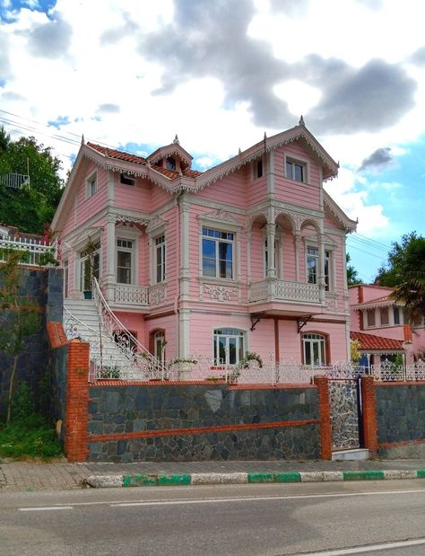 Balkan Architecture, Turkish Homes, Historical Houses, Painted Ladies, Black Mask, Traditional Architecture, Woman Painting, Historic Homes, Good Old