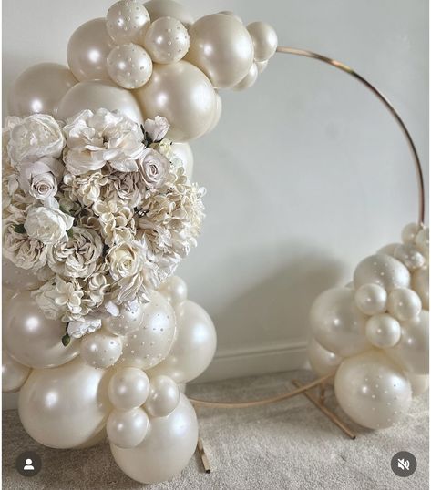 Pearl Engagement Party Decor, Wedding Decor With Pearls, Pearl Table Decorations, Pearl Birthday Theme, Diamonds And Pearls Theme, Pearl Themed Wedding, Pearl Themed Party, Prosecco Party, Pearl Wedding Decorations