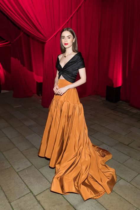 Lily Collins at the de Young Museum Mid-Winter Gala - April 2018 Lily Collins Abduction, Lily Collins Bob, Lily Collins Dress, Lily Collins Style, Paris Outfits, Lily Collins, Red Carpet Dresses, Red Carpet Looks, Red Carpet Fashion