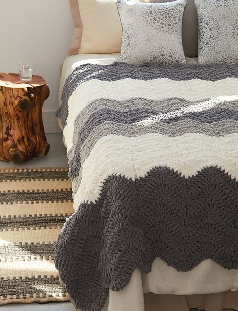 Easy Everyday Crochet Blanket (By: Yarnspirations - www.allfreecrochetafghanpatterns.com) Crochet Thanksgiving, Motifs Afghans, Afghan Crochet Patterns Easy, Ripple Afghan, شال كروشيه, Crocheting Projects, Bernat Blanket, Confection Au Crochet, Crochet Afgans