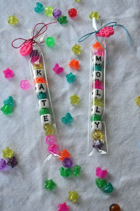 31 Party Favors for Your Little Girl's Birthday Party ... Diy Kids Birthday Party, 31 Party, Stitch Party, Party Favors For Kids, Make Your Own Bracelet, Diy Party Favors, Candy Sticks, Party Favors For Kids Birthday, Favors Diy