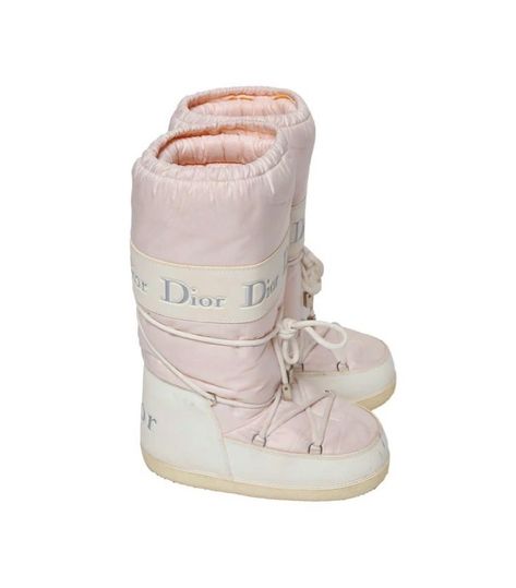 Florals? For spring? Groundbreaking. — Dior moon boots Pink Moon Boot, Dior Moon Boots, Dior Boots, Dior Collection, Dr Shoes, Mode Zara, Thick Base, Moon Boot, Devil Wears Prada