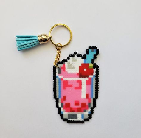 Perler Bead Cute, Bead Pixel Art, Drink Keychain, Boba Drink, Easy Perler Beads Ideas, Beads Patterns, Hama Beads Design, Bead Crochet Patterns, Polymer Clay Jewelry Tutorials