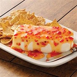 This is the perfect solution to unannounced guests! Hot and saucy dip in less than two minutes! Super Bowl Food Dip, Chili Cream Cheese Dip, Cream Cheese Recipes Dip, Chili Cheese Dips, Cream Cheese Dip, Dips And Appetizers, Cream Cheese Dips, Snack Dip, Party Dips