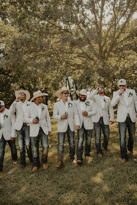 Country Wedding Bridal Party Attire, Hunter Green Country Wedding, Western Bridal Party Attire, Western Wedding Party Photos, Groomsman Jeans, Groomsmen Attire With Jeans, Simple Groomsmen Attire, Western Groomsmen Attire, Rustic Groom Attire