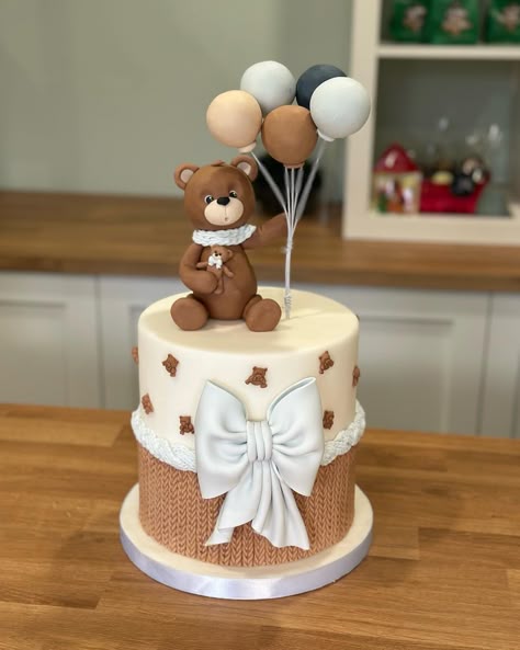 Cake For Newborn Baby Boy, Torte Baby, Amazing Baby Shower Cakes, Baby Bear Birthday Party, Cake Bear, 1st Bday Cake, Dessert Pasta, Teddy Bear Cake, Idee Babyshower