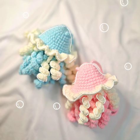 crochet jellyfish Chapstick Crochet Holder, Chapstick Holder Crochet Pattern Free, Usable Crochet Projects, Crochet Chapstick Holder Pattern Free, Crochet Jellyfish Free Pattern, Chapstick Holder Crochet, Crochet Chapstick Holder, Jellyfish Tutorial, Crochet Jellyfish Pattern