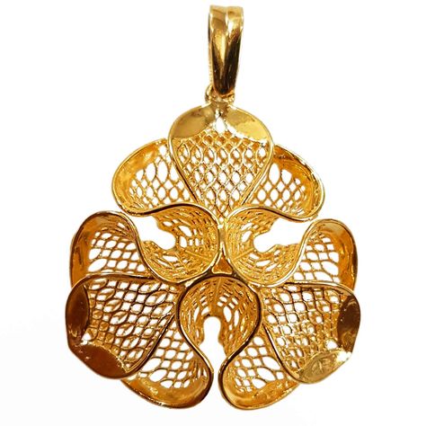 Excellent Piece of Art, Truly Amazing Jaali Work 14k Hallmarked Gold Pendant at Truly Amazing Price for the Festive Season of Diwali Pendant Weight- 4.00 Grams Metal- 14k Yellow Gold (Hallamarked) Jewelry Modeling, Jali Work, Turkey Jewelry, Jali Design, 3d Forms, Leaf Artwork, Motifs Design, Wholesale Silver Jewelry, Gold Pendants