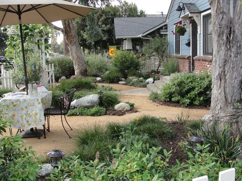 Backyard California, California Native Landscape, California Landscaping, Low Maintenance Landscaping Front Yard, Native Plant Landscape, California Native Garden, Design Backyard, Lawn Alternatives, Landscaping Backyard