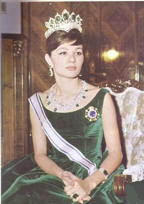 Empress Farah Pahlavi of iran. Mohamed Reza Pahlavi, Empress Farah, Farah Pahlavi, Pahlavi Dynasty, Farah Diba, The Shah Of Iran, Royal Crowns, Beautiful Tiaras, Royal Tiaras