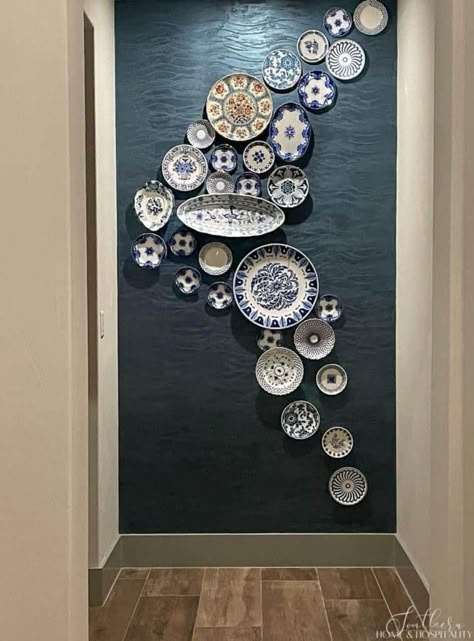 Wall Niche Decor Ideas, Niche Decor Ideas, Wall Niche Decor, Ideas For Small Home, Chinoiserie Plate, Timeless Decorating, Recessed Wall Niche, Wall Niches, Niche Decor