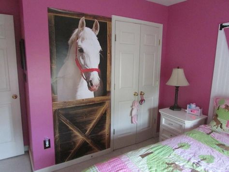 Sara's horse Frosty in her horse room. Horse Bedrooms, Girl Horse Room, Horse Girls Bedroom, Horse Room Decor, Horse Themed Bedrooms, Pink Bed Sheets, Horse Bedroom, Cowgirl Bedroom, Cowgirl Room