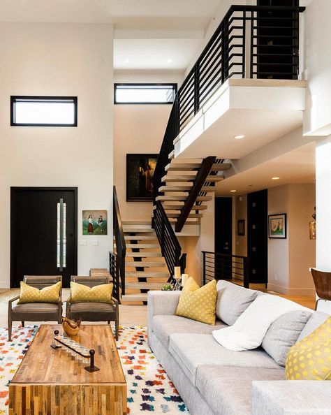 Modern black metal and wood floating staircase with black railings. Stairs Black Railing, Home Stairs Design Modern, Modern House Stairs, House Stairs Design, Open Tread Staircase, Contemporary Stairs Design, Modern Stairs Design, Stairs Black, Modern Staircases