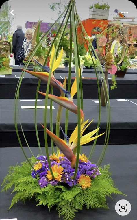 Arreglos Ikebana, Modern Floral Arrangements, Floral Art Arrangements, Tropical Floral Arrangements, Tropical Flower Arrangements, Easter Flower Arrangements, Rose Flower Arrangements, Spring Flower Arrangements, Large Flower Arrangements