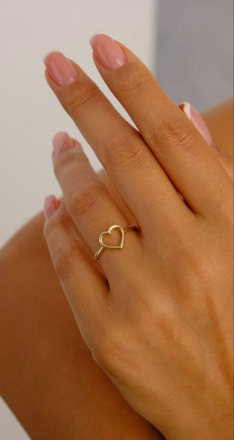 Ring Designs Heart Shape, Heart Gold Ring Design, Little Gold Ring, Gold Heart Ring Simple, Gold Rings Heart, Small Rings Simple Gold, Cute Small Rings, Gold Ring Heart, Minimal Rings Gold