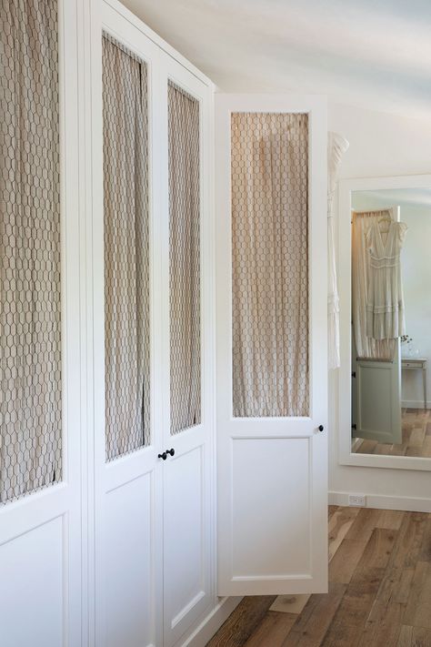 A naturally relaxing California home Caroline Davis, Closet Curtain, Room Schemes, Deco Bedroom, Dream Closets, Dressing Rooms, Elegant Interiors, Master Closet, Small Room Bedroom