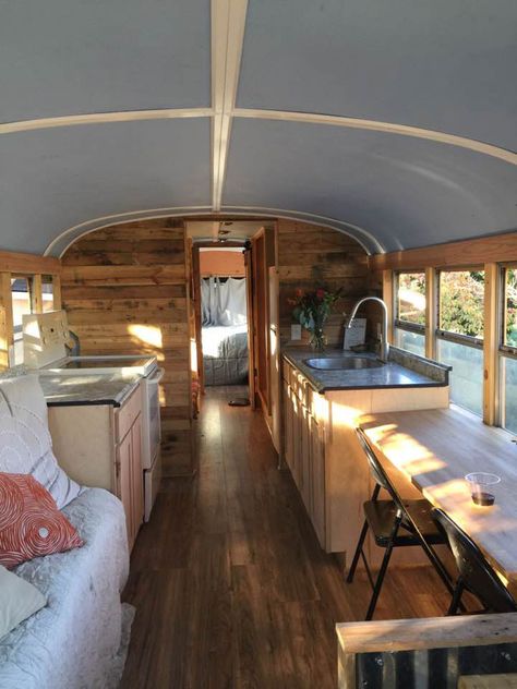 Oregon Woman Turns School Buses Into Tiny Homes for Working Homeless Families Converted Buses Home, Skoolie Life, School Bus Tiny House, School Bus Camper, Homeless Housing, School Bus House, Converted School Bus, Converted Bus, Bus Conversions