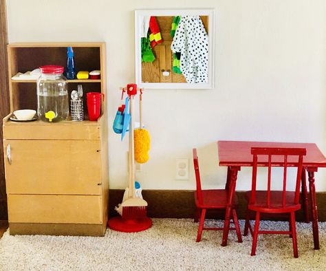 Montessori Cleaning Station, Montessori Snack Station, Montessori Cleaning, Inside Cupboard, Kitchen Montessori, Play Room Design, Cleaning Station, Preschool Montessori, Snack Station