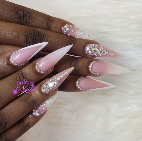 Stilleto Nails Rhinestone, Pink And White Ombré Nails With Rhinestones, White Glam Birthday Nails, Pink Birthday Nails With Rhinestones, Stilleto Nails With Rhinestones Bling, Staleto Nails Long Design, Pink Stiletto Nails Designs, Stiletto Nails Designs Classy, Bling Stiletto Nails