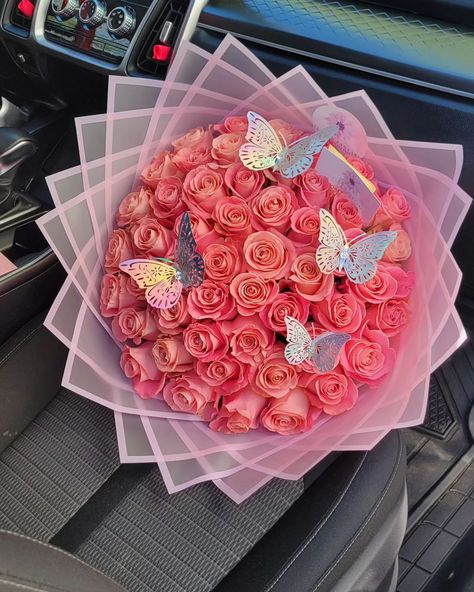 50 Pink Roses 🌹 💗 . . . Pre-Order your bouquet 💐 for any occasions. Add On's available, Crowns 👑, balloons 🎈, toppers , Sash , pins 📌, chocolates 🍫 Dm or send a whatsapp to 914-648 2510 Delivery available 📍Yonkers,NY . Follow me for more! . . #ramobuchon #rosas #pink #yonkersny #florist #ａｅｓｔｈｅｔｉｃ #organic #viral #ɴᴇᴡᴘᴏsᴛ #nyc #shoplocal #supportsmallbusiness Sweet Flowers Bouquet, Florist Aesthetic, Luxury Flower Bouquets, Spanish Songs, Pink Rose Bouquet, Flower Gift Ideas, Aesthetic Flowers, Luxury Flowers, Flower Bouquets