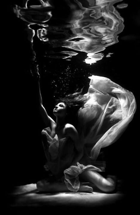 .·`.·`.·· .·`` ~ · · ]| Repinned from ~Dark art: Underwater photography~help me I'm drowning in my own tears Underwater Art, Photography Black And White, Underwater Photos, Water Photography, Water Art, Charles Bukowski, Foto Art, Under Water, Underwater Photography