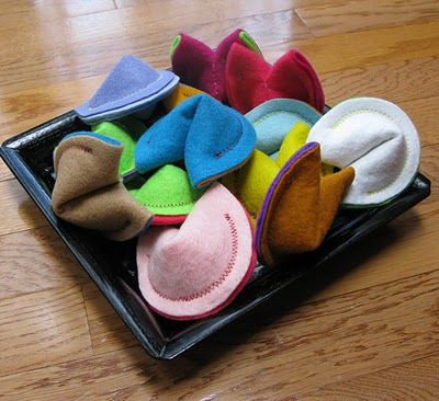 fortune cookies Felt Plushies, Cute Sweets, Fortune Cookies, Diy Kids Toys, Fortune Cookie, Totally Awesome, Pet Stuff, Pin Cushion, Sewing For Kids