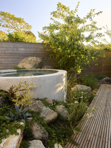 Coast House, Outdoor Bath, Australian Garden, Small Pools, Outdoor Gardens Design, Backyard Pool Designs, Backyard Garden Design, Small Pool, Plunge Pool