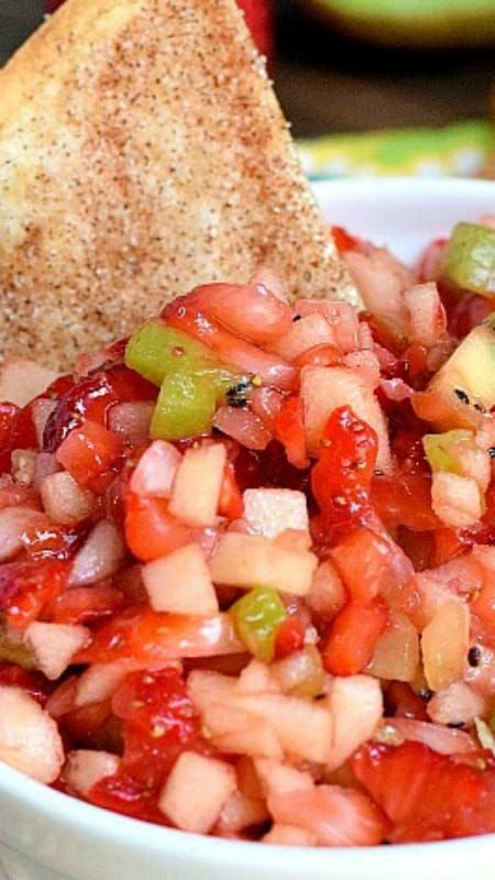 Fruit Salsa And Cinnamon Chips, Fruit Salsa Recipe, Fruit Salsa, Cinnamon Chips, Mexican Dessert, Dessert Dips, Fruit Dishes, Salsa Recipe, Mexican Dishes