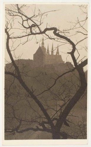 St Vitus Cathedral, Josef Sudek, St Vitus, Baba Jaga, San Francisco Museums, Foto Art, A Castle, Museum Of Modern Art, Vintage Photography