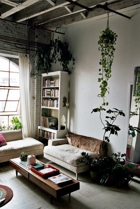 remain simple. New Yorker Loft, Lots Of Plants, Decor Ikea, Bohemian House, Bohol, Cool Ideas, Style At Home, A Living Room, Benjamin Moore