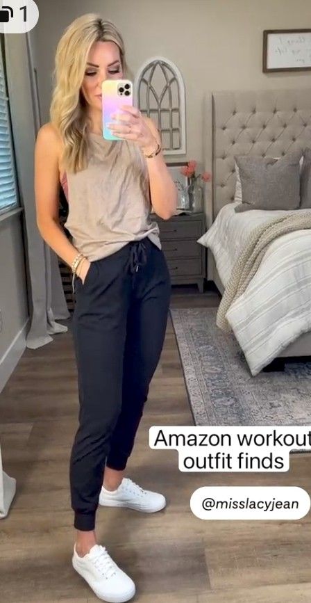 Young Mom Outfits, Errands Outfit Summer, Errands Outfit, Simple Fall Outfits, Pants Outfit Casual, Legging Outfits, Summer Work Outfits, Summer Work, Cute Spring Outfits