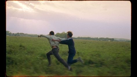 Videoclip for Socunbohemio directed by Marc Esquirol. You can follow-up my work at www.instagram.com/marcesquirol Description: Arnau Verdaguer and Marc Baltà running in a field. Reminds me of a dynamic Millet painting. Running In A Field, Couple Running, Nostalgic Pictures, Shots Ideas, People Running, We Movie, Millet, Film Stills, Flower Field