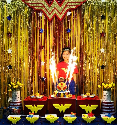 Wonder Woman Birthday Party Decoration, Wonder Woman Party Decorations, Wonder Woman Party Ideas, Wonder Woman Decorations, Wonder Woman Birthday Party, Bolo Panda, Women Party Ideas, Wonder Woman Party, 7th Birthday Party Ideas