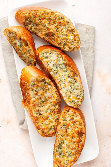 This recipe for homemade air fryer garlic bread is unbelievably good! Makes the most crisp and cheesy bread ever with savoury garlic flavour! French baguettes are slathered with a garlic butter spread and air fried for four minutes only. Works as a quick and easy side for your pasta dinner or soup. Air Fryer Garlic Bread, Garlic Butter Spread, Air Fryer Garlic, Homemade Garlic Bread, Garlic Uses, Garlic Bread Recipe, French Baguette, Cheesy Bread, Superbowl Party Food