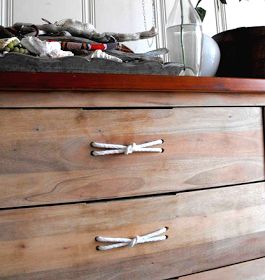 make rope handles Drawer Pulls Diy, Details Furniture, Draw Handles, Diy Knobs, Deco Marine, Rope Pulls, Diy Drawers, Deco Nature, Fancy Design