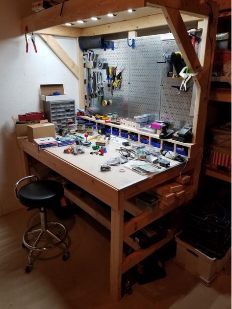 Mark Rober Copycat Bench - Used For Misc Electronics Projects - Imgur Diy Gunsmithing Bench, Guitar Workbench, Wood Work Bench, Electronics Workbench, Small Woodshop, Gunsmithing Bench, Work Bench, Work Bench Ideas, Workshop Bench