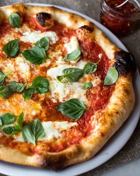 Margherita Pizza - Recipe - Stefano Faita Piza Italy Pizza, Pizza Florentine, Margherita Recipe, Margherita Pizza Recipe, Pizza Margarita, Margarita Pizza, Pizza Roll, Alla Vodka, Pizza Margherita