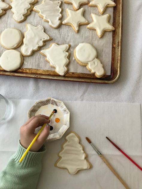 Sugar Cookie Decorating For Kids, Decorating Sugar Cookies With Kids, Christmas Cookies Toddlers, Toddler Christmas Cookie Decorating, Toddler Cookie Decorating, Christmas Cookie Decorating For Kids, Cookie Decorating With Kids, Kid Cookie Decorating Party, Cookies With Kids