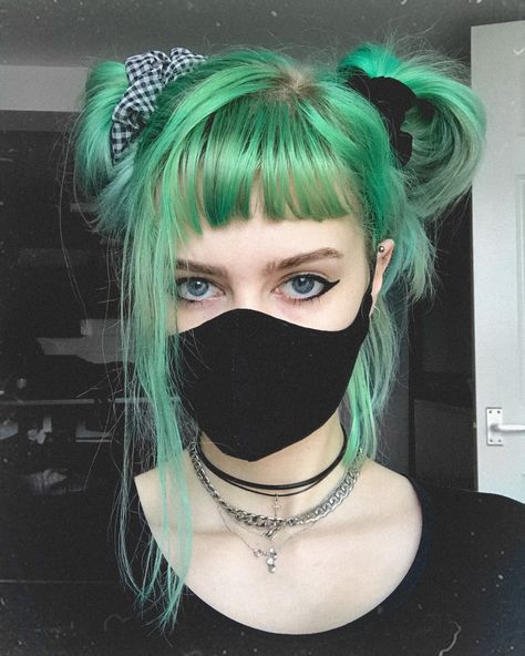 Apple green hairstyle with short fringe and space buns, scrunchies, goth, egirl, mask, chains, eyeliner Hair Space Buns, Goth Egirl, Mask Chains, Egirl Fashion, Space Buns, Short Fringe, Apple Green, Green Space, Hair Dye