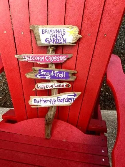 Cheryl Pope Signs of spring. Made this yesterday for my daughter's fairy garden Fairy Garden Signs, Fairy Signs, Fairy Garden Sign, Fairies Garden, Flea Market Gardening, Fairy Homes, Fairy Garden Party, Fairy Garden Crafts, Fairy Garden Designs