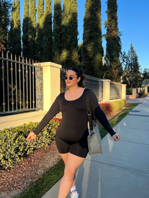 Romper Outfit With Sneakers, Baggy Romper Outfit, Bodycon Romper Outfit With Sneakers, Oversized Jorts Outfit Women Plus Size, Mini Dress With Sneakers Plus Size, Dad Shoes Nike, Romper Plus Size, Short Jumpsuit Outfit, Plus Size Ootd