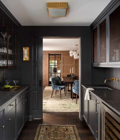 Home Tour: A 1930s historic home in Seattle gets a modern makeover Hoedemaker Pfeiffer, Clay Roof Tiles, Modern Floor Plans, Seattle Homes, Lounge Party, Steel Windows, Large Kitchen, California Homes, Colonial House