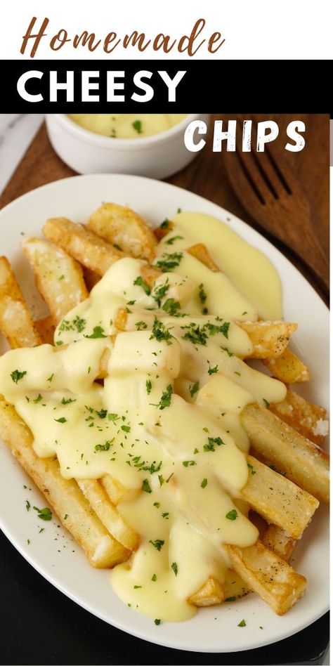 A white plate containing chips with cheese sauce topping. Chips With Cheese, Cheesy Food, Cheesy Chips, How To Make Cheese Sauce, Cheesy Fries, Garlic Chips, Fried Chips, Crispy Chips, Cheddar Cheese Sauce