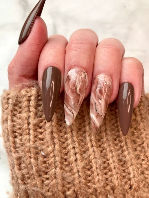 Brown Nails Design, Shiny Nails, Brown Nails, Marble Nails, Hot Nails, Stick On Nails, Dream Nails, Classy Nails, Gold Nails