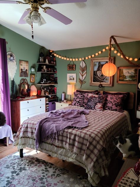 Bedroom Inspo Boho, Aesthetic Rooms Ideas, Wallpaper Bedroom Aesthetic, Aesthetic Bedroom Design, Decor Room Ideas, Gardening Tattoo, Jasper Hale, Aesthetic Room Ideas, Cozy Room Decor