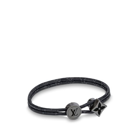 House signatures adorn the sleek cords of the catch it bracelet. The design's adjustable closure system uses two engraved charms: one featuring the lv initials and the other showcasing a pointed monogram flower. Slender canvas straps give this piece the ability to be worn solo or stacked with multiple bracelets. Lv Bracelet For Men, Gifts For Boyfriend Expensive, Cool Accessories For Men, Men S Jewelry, Men’s Accessories, Men’s Bracelet, Men’s Gifts, Lv Bracelet, Mens Fashion Accessories