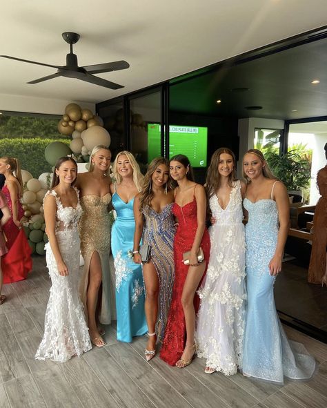 Red Carpet Ready Prom Dresses, Hannah Meloche Prom, Prom Dress Senior Prom, Prom 2023 Pictures, Prom Inspo 2023, Prom Aethstetic, Colourful Prom Dress, Nhs Induction Ceremony Outfit, Trendy Prom Dresses 2024