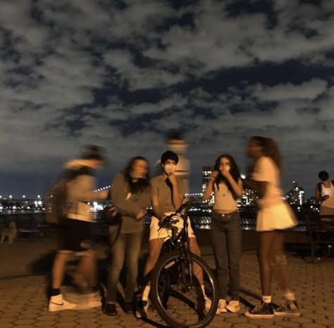 Night Out With Friends, Out With Friends, Home Ideas, The City, Night Out, Bike, With Friends