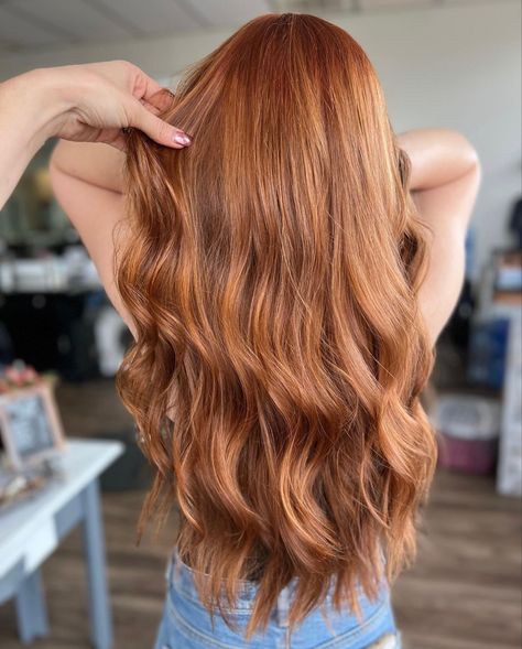 Ginger Hair With Root Smudge, Natural Ginger With Lowlights, Ginger With Subtle Blonde Highlights, Cold Tone Ginger Hair, Strawberry Ginger Hair, Beachy Ginger Hair, Orange Copper Hair, Natural Ginger, Copper Blonde Hair