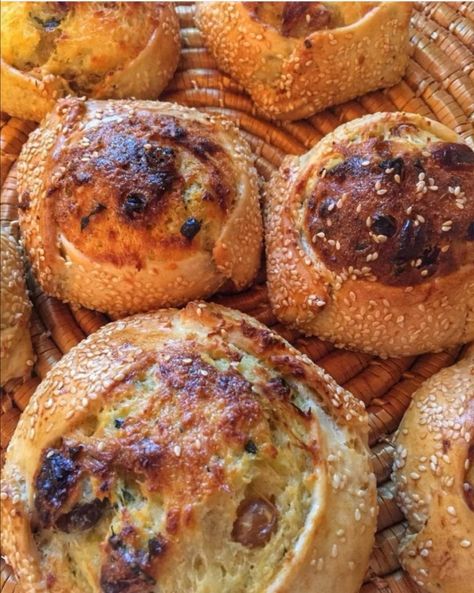 Greek Easter Recipes, Greek Meals, Baking Savory, Cyprus Food, Cypriot Food, Mediterranean Foods, Greek Sweets, Greek Easter, Greek Desserts